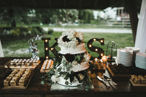 eclectic-boho-wedding-with-charming-rustic-touches-95-600x400
